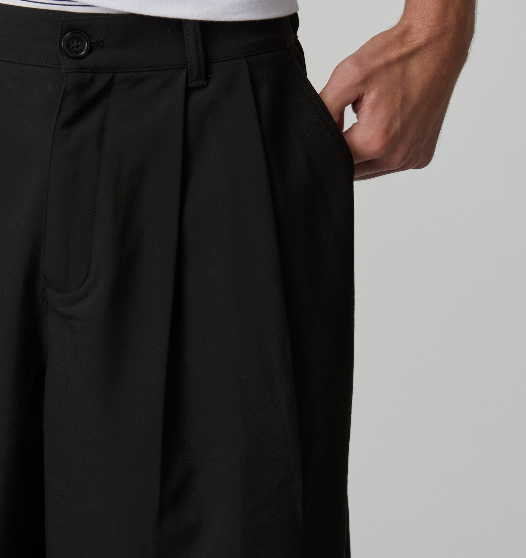 Alby Pleated Short - Black